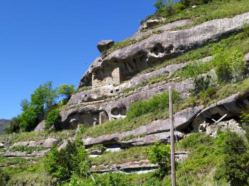 appennino trekking scalata passeggiata scarponi mntagna collina marche monti della laga monti sibillini esperienza scorri adriatico vacanza primavera estate autunno