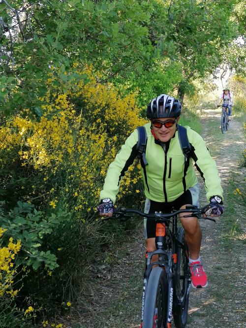 bici escursioni biciclette fermo paese provincia marche borghi bellezze paesaggi autenticità pedali pedalare collina monti unicità