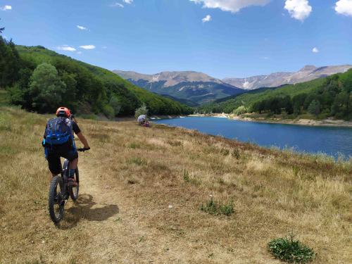 Tour in mountain bike al lago di Gerosa