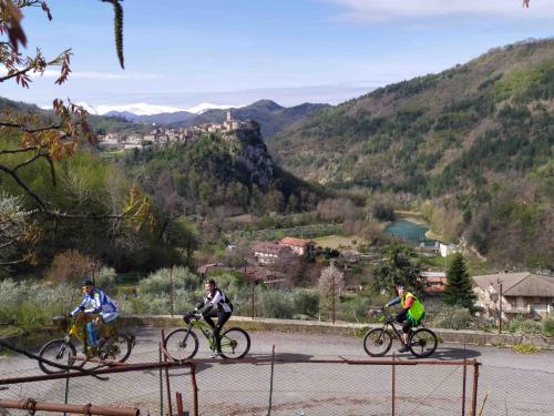 Mountain bike tour in the area of Monti Gemelli, near the city of Ascoli Piceno