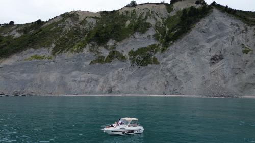 conero da amare riviera ancona marche numana porto barca bellezze paesaggio estate alba vivere il mare 