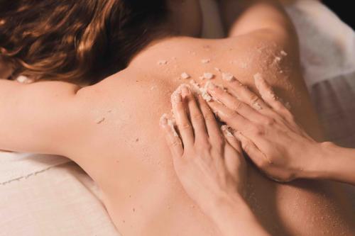 Focus sensoriale- Scrub erbale drenante/stimolante 