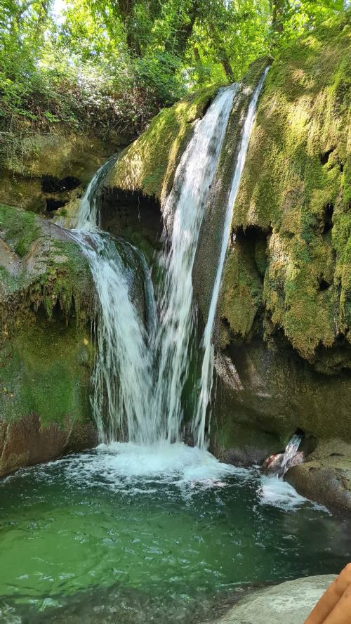 cascate di Sarsano cascatelle fiume guado river marche Macerata bellezze  escursioni trekking destinazione borgo