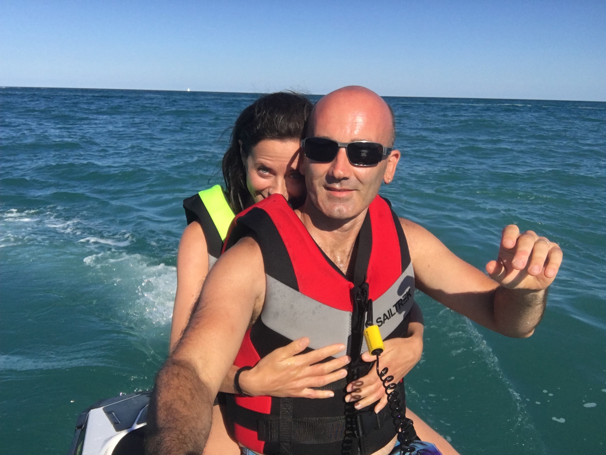 skipper moto d'acqua esperienza sole estate brezza marina conero costa marche paesaggio vento velocità 