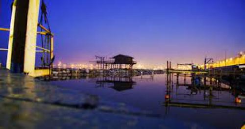 Trabocco marche mare spettacolo tramonto alba lungo mare ristorante pesce gita in barca bellezza mareggiata conero riviera ancona numana 