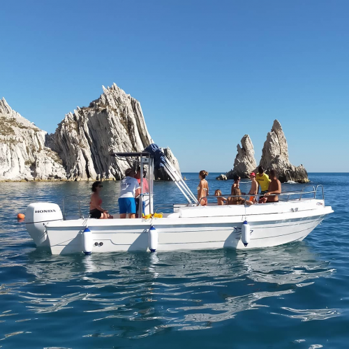 Riviera del conero bellezza paesaggio libertà monte  due sorelle spiagge frate sassi neri portonovo san michele urbani la spiaggiola gita in barca 