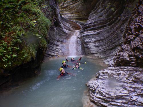 #Canyoning #FossoDelMulino #AvventuraAdrenalinica #CanyoningItalia #SerravalleDiCarda #Piobbico #MinyCanyon #Cascate #AcquaCristallina #Outdoor #SportEstremi #EsperienzeScorri #TurismoAvventura #Marche #ItaliaCentrale