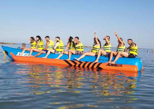 Boat banana montecosaro lago laghetti pesca macerata provincia civitanova marche bellezza paesaggio esperienze pic nic 