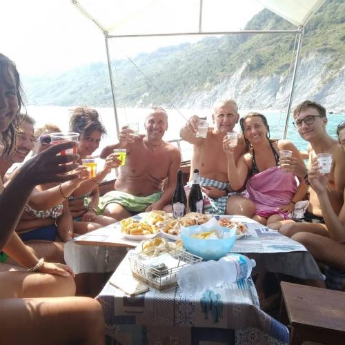 Lupo di mare numana marche mare ancona riviera del conero porto novo mezzavalle trave gabbiani costa tuffi gita in barche escursioni aperitivo gruppi famiglia felicità 