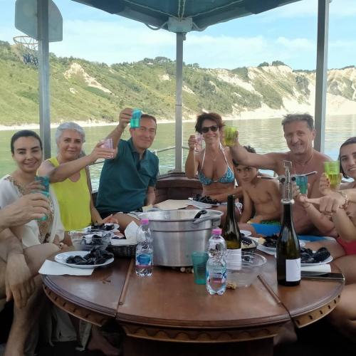 Lupo di mare numana marche mare ancona riviera del conero porto novo mezzavalle trave gabbiani costa tuffi gita in barche escursioni aperitivo gruppi famiglia felicità 