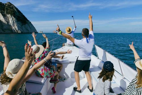 Esclusiva compleanno feste addio al nubilato celibato party privati conero riviera bellezza paesaggi vivere il mare prenotazioni pranzi cene aperitivi numana ancona marche 