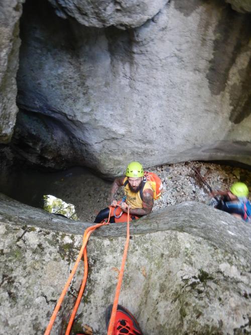 Rio freddo Canyoning esperienze fiume marche cordata cascate pesaro urbino 