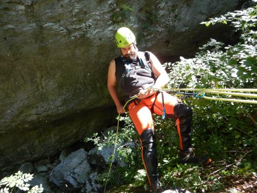 Rio freddo Canyoning esperienze fiume marche cordata cascate pesaro urbino 