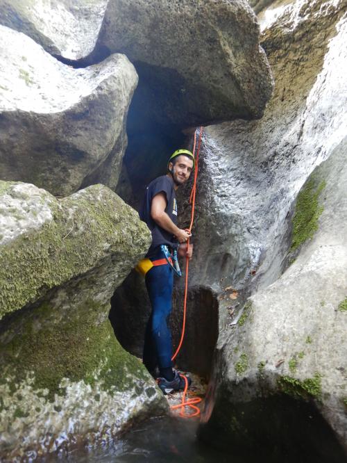 Rio freddo Canyoning esperienze fiume marche cordata cascate pesaro urbino 