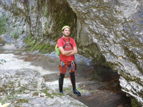 Rio freddo Canyoning esperienze fiume marche cordata cascate pesaro urbino 