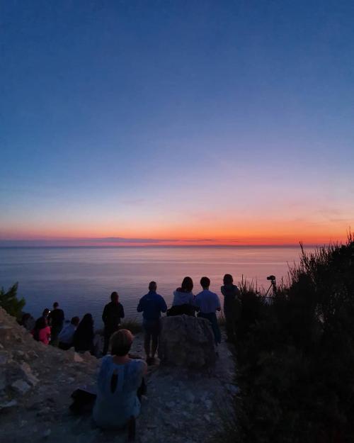 alba conero trekking meraviglia natura mozzafiato sole mare sport riviera esperienza 