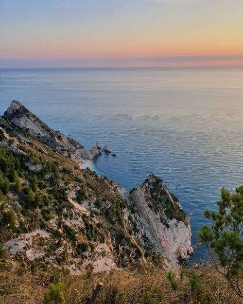 alba conero trekking meraviglia natura mozzafiato sole mare sport riviera esperienza 