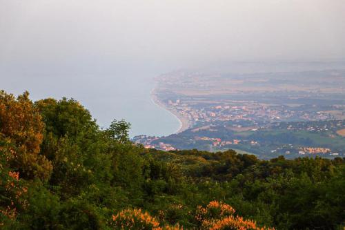 tramonto conero natura vacanza trekking passeggiata natura colori mare sole emozionante romantico mozzafiato esperienza 