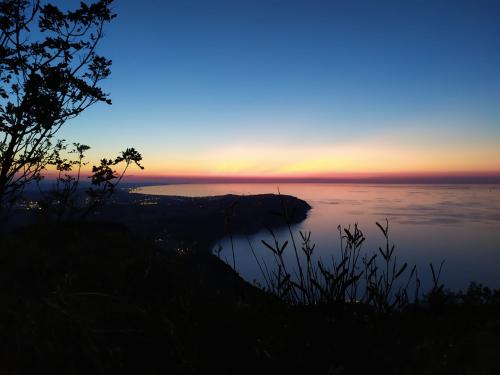 tramonto conero natura vacanza trekking passeggiata natura colori mare sole emozionante romantico mozzafiato esperienza 