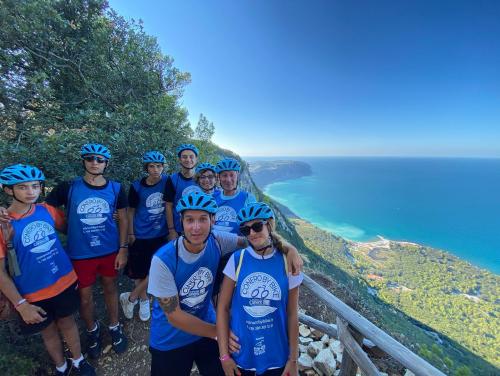 bike monte conero riviera esperienza due ruote gruppi escursione sole mare collina numana sirolo marche adriatico ancona bellezza paesaggio 