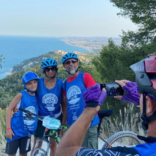 bike monte conero riviera esperienza due ruote gruppi escursione sole mare collina numana sirolo marche adriatico ancona bellezza paesaggio 